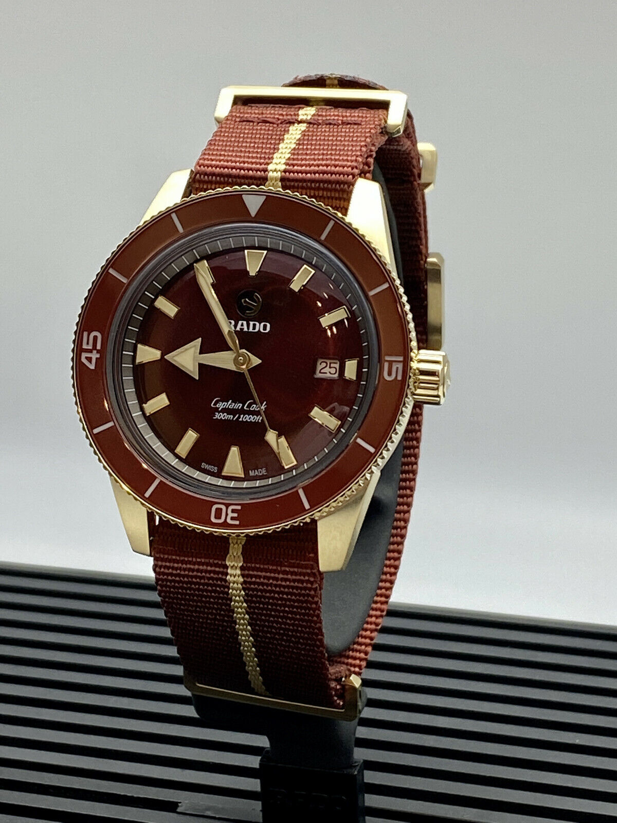 Rado Captain Cook Automatic Bronze Red Dial Gold Case Men's Watch R32504407